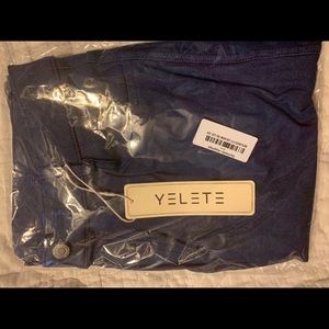 NWT 2XL Yelete Denim Blue Bermuda jeggings.